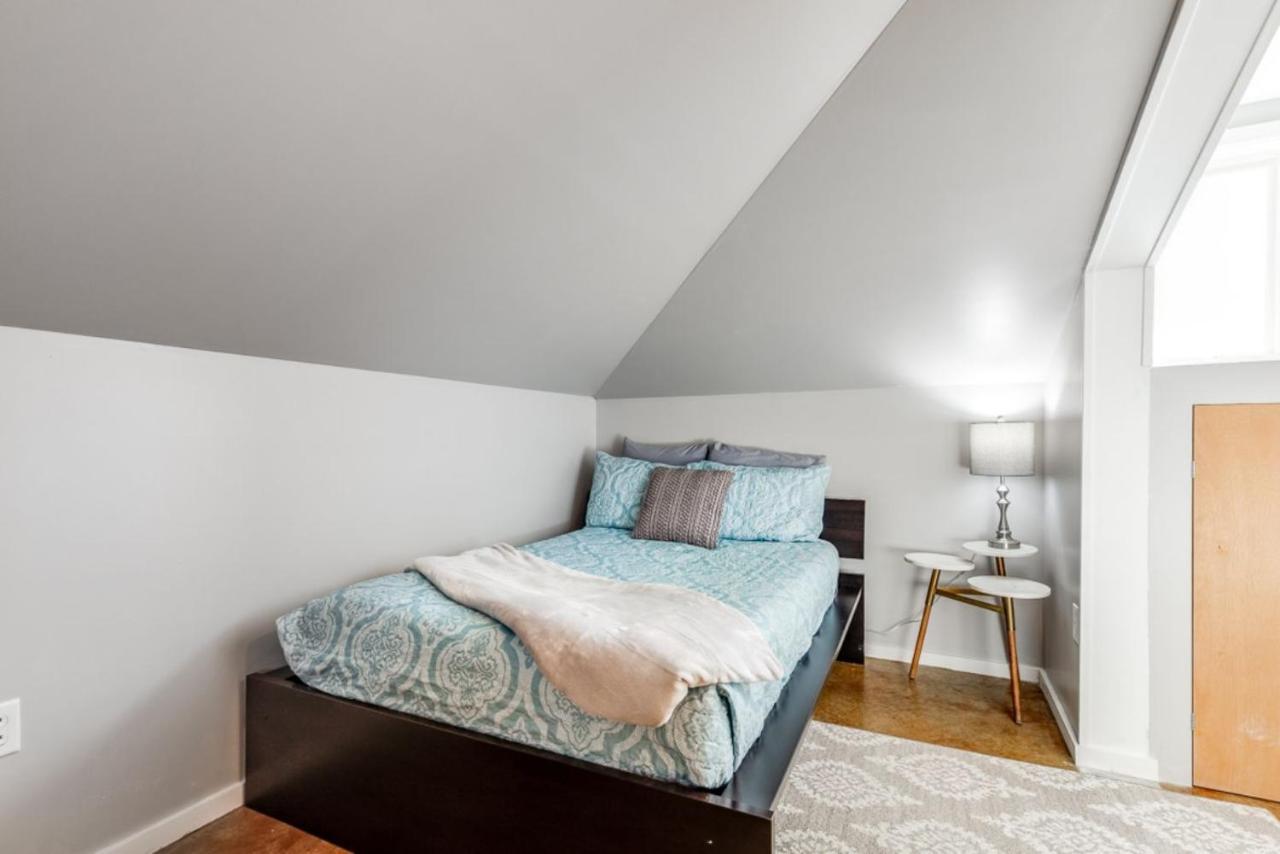 סוואנה Walk Score 90!!-Historic Downtown District-2 Blocks To Famous Forsyth Park- Huge Private Patio-Private Parking מראה חיצוני תמונה